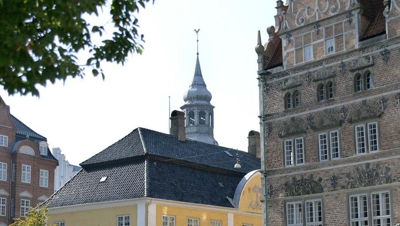 Jens Bangs Stenhus, det gamle rådhus og Budolfi Kirke