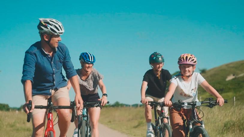 Familie på cykel i Nordjylland