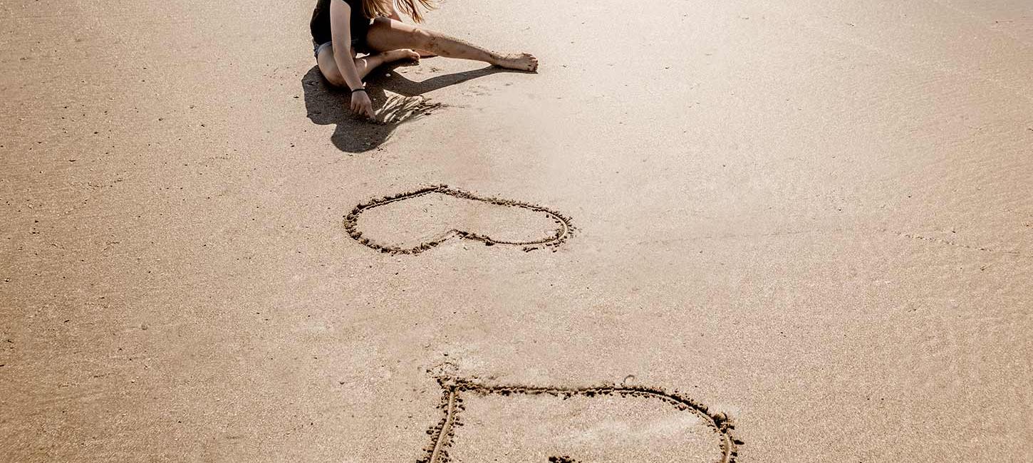 Pige på strand
