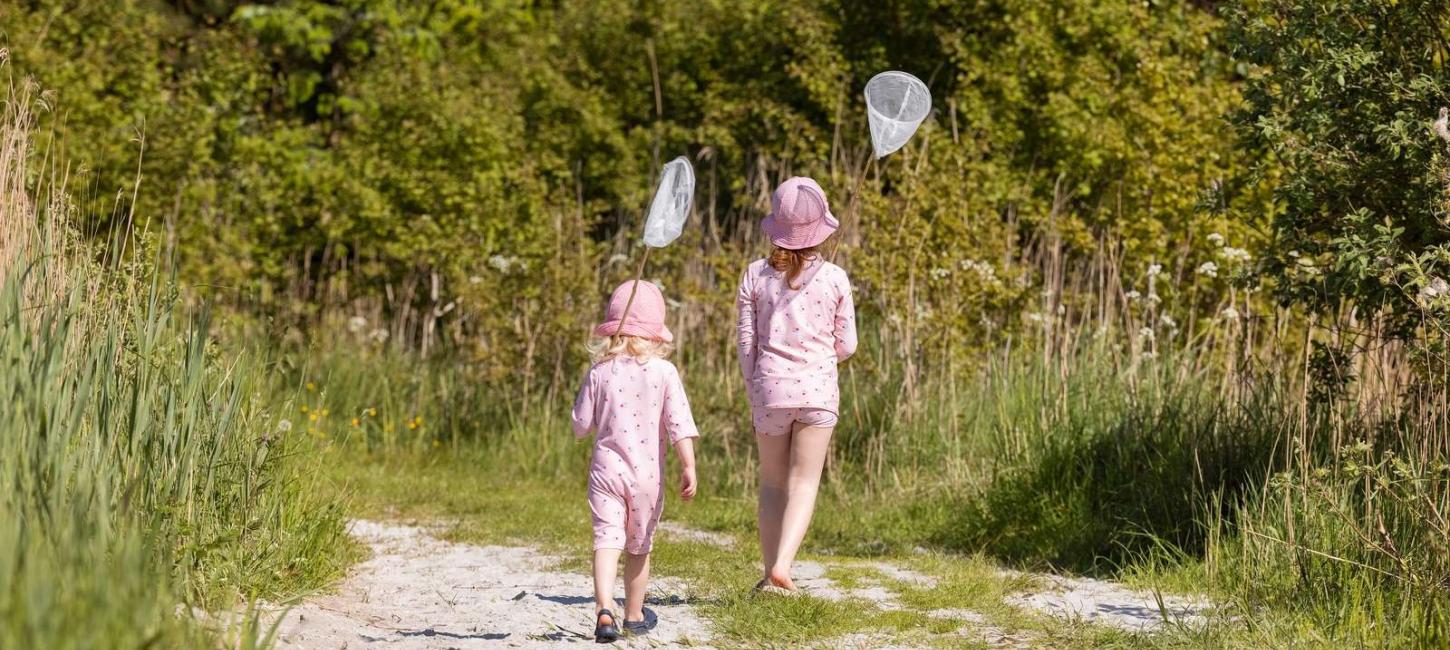 Piger på tur på Hals strand