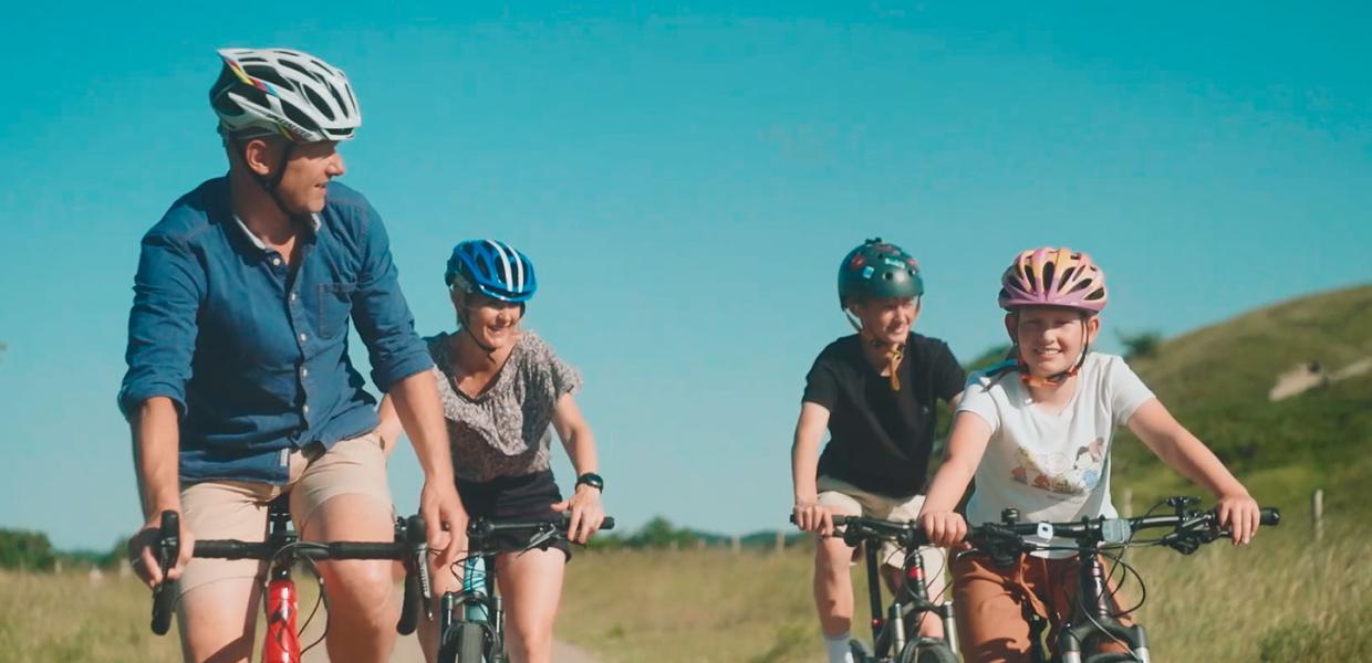 Familie på cykel i Nordjylland