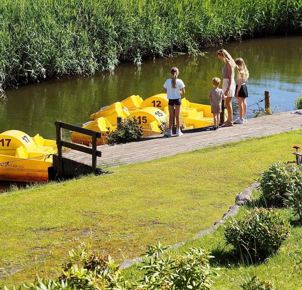 vandcyklerne ved Riverside Voersaa