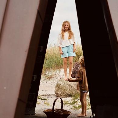 Børn på Bisnap strand