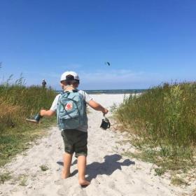 Dreng på strand