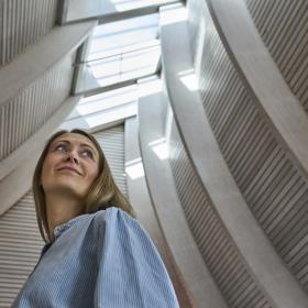 Kvinde på Utzon Center