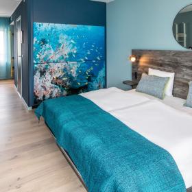 Quality Hotel The Reef Superior King Bed