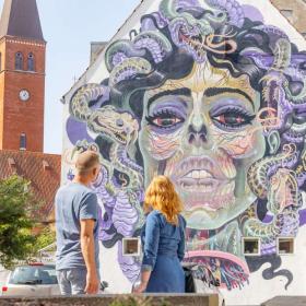 Par foran Street art i Aalborg