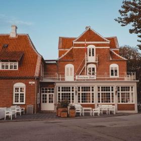 Indgangen til Brøndums Hotel